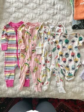 Bundle of 4 Hanna Andersson Pajamas/onesies 3-6month and 6-12month